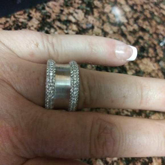 Ring - Picture 1 of 4